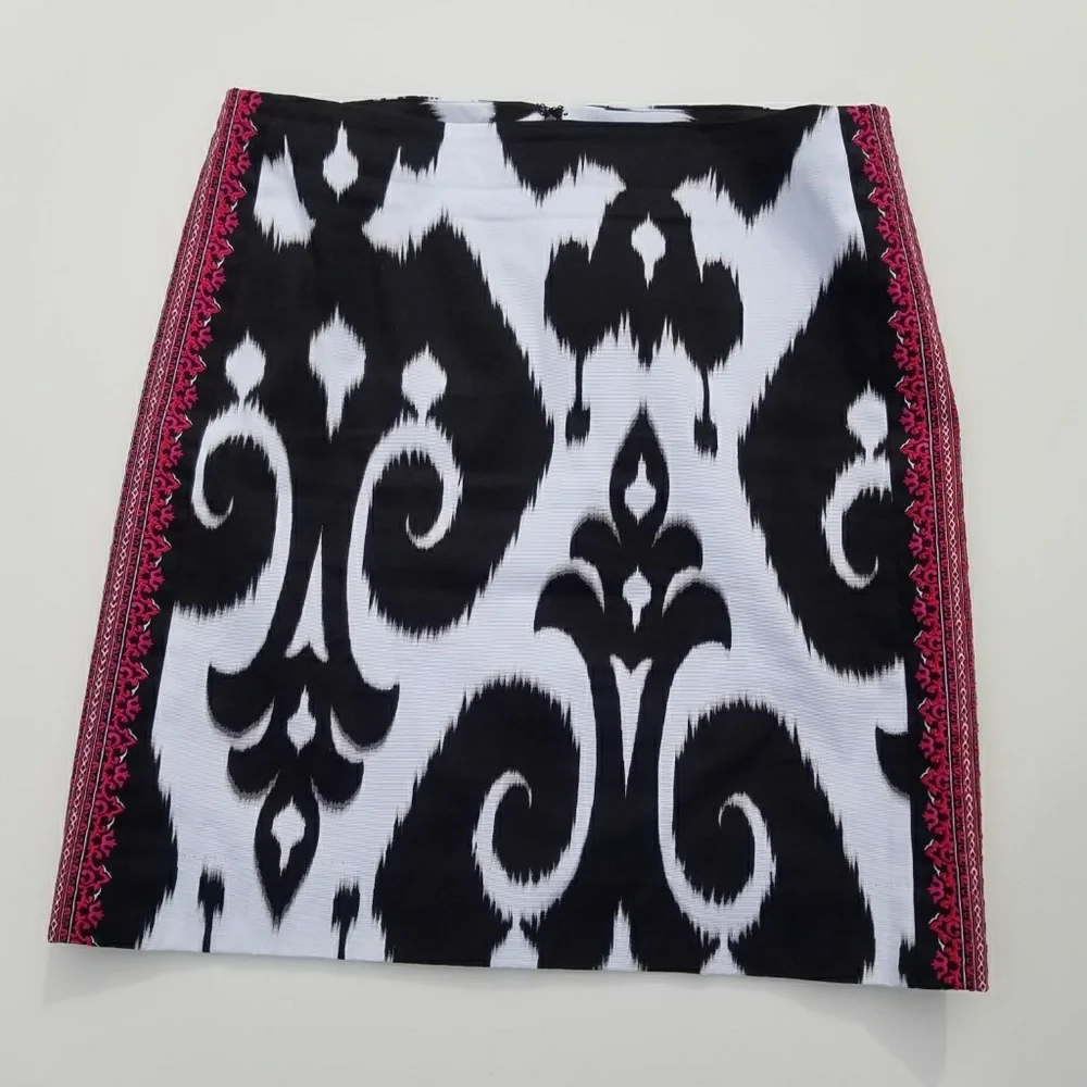White House Black Market embroidered skirt 10 - Picture 1 of 7